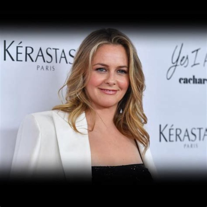 Alicia Moffet Net Worth, Age, Height