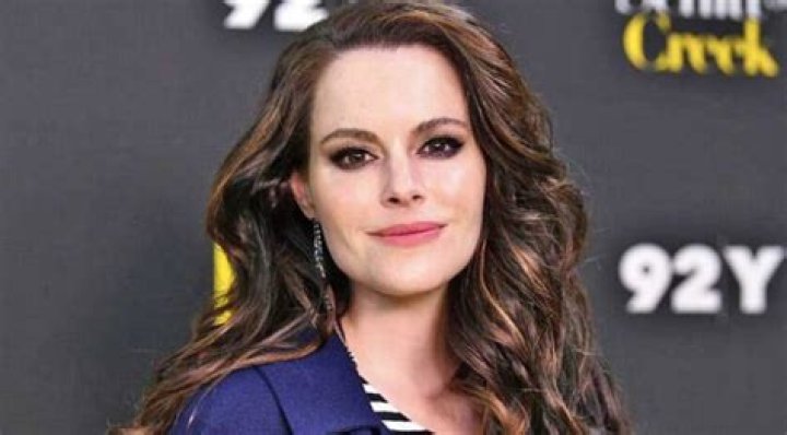 Emily Hampshire Net Worth, Age, Height