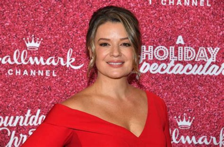 Meet Kimberly Sustad, the famous Canadian Actress: Biography, Affairs, Career, Net worth & more