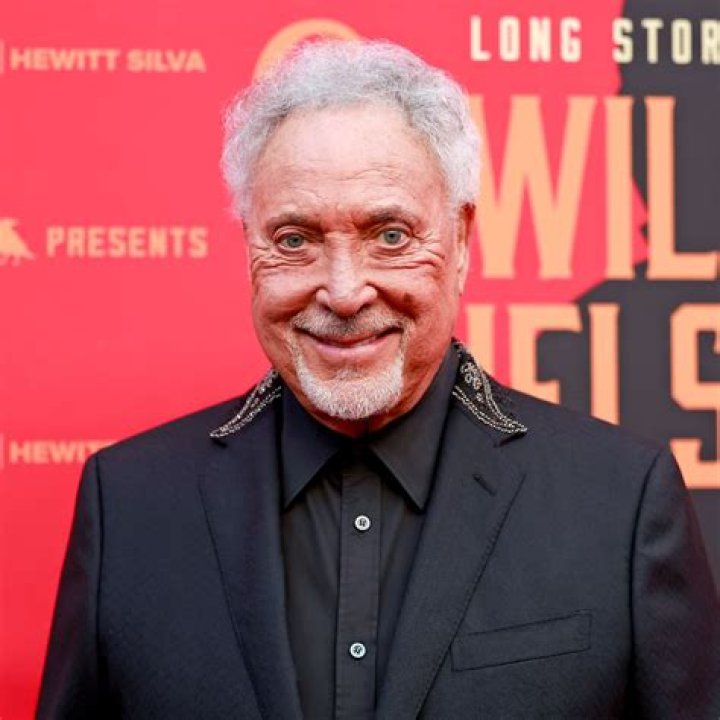 Tom Jones Biography, Age, Career, Net Worth, Family